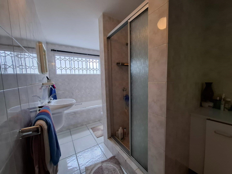 4 Bedroom Property for Sale in Wavecrest Eastern Cape